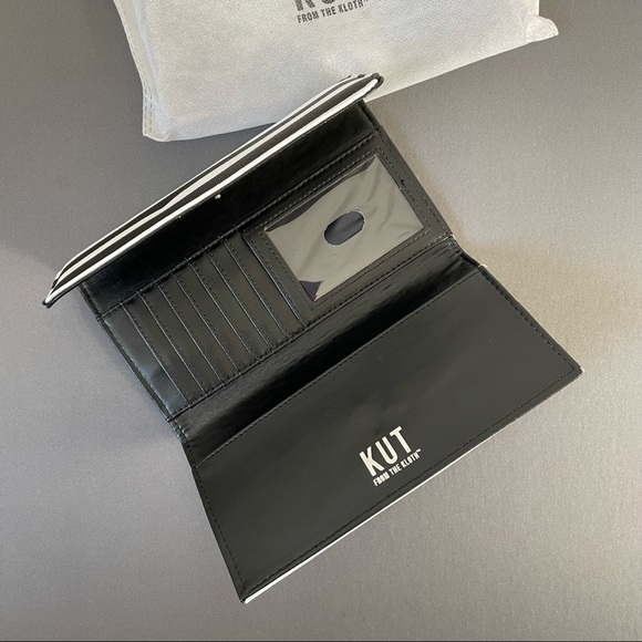 Kit from the allots Striped Wallet - Picture 3 of 3